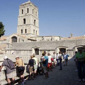 Tour guide in Arles