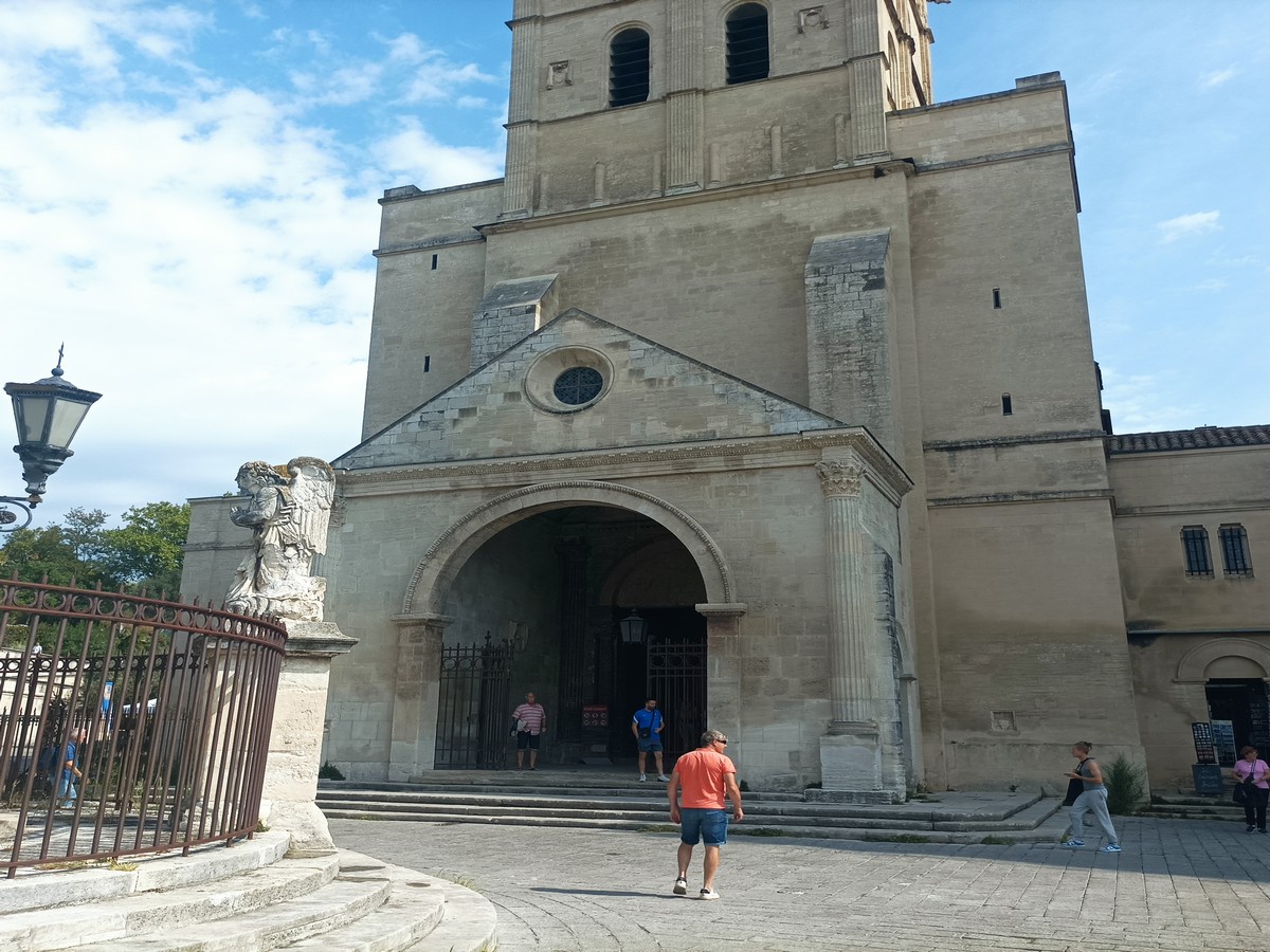 Wycieczka do Awinionu, Romain Bouchaud