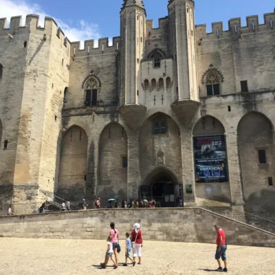 Private tour in Avignon – 4 hours