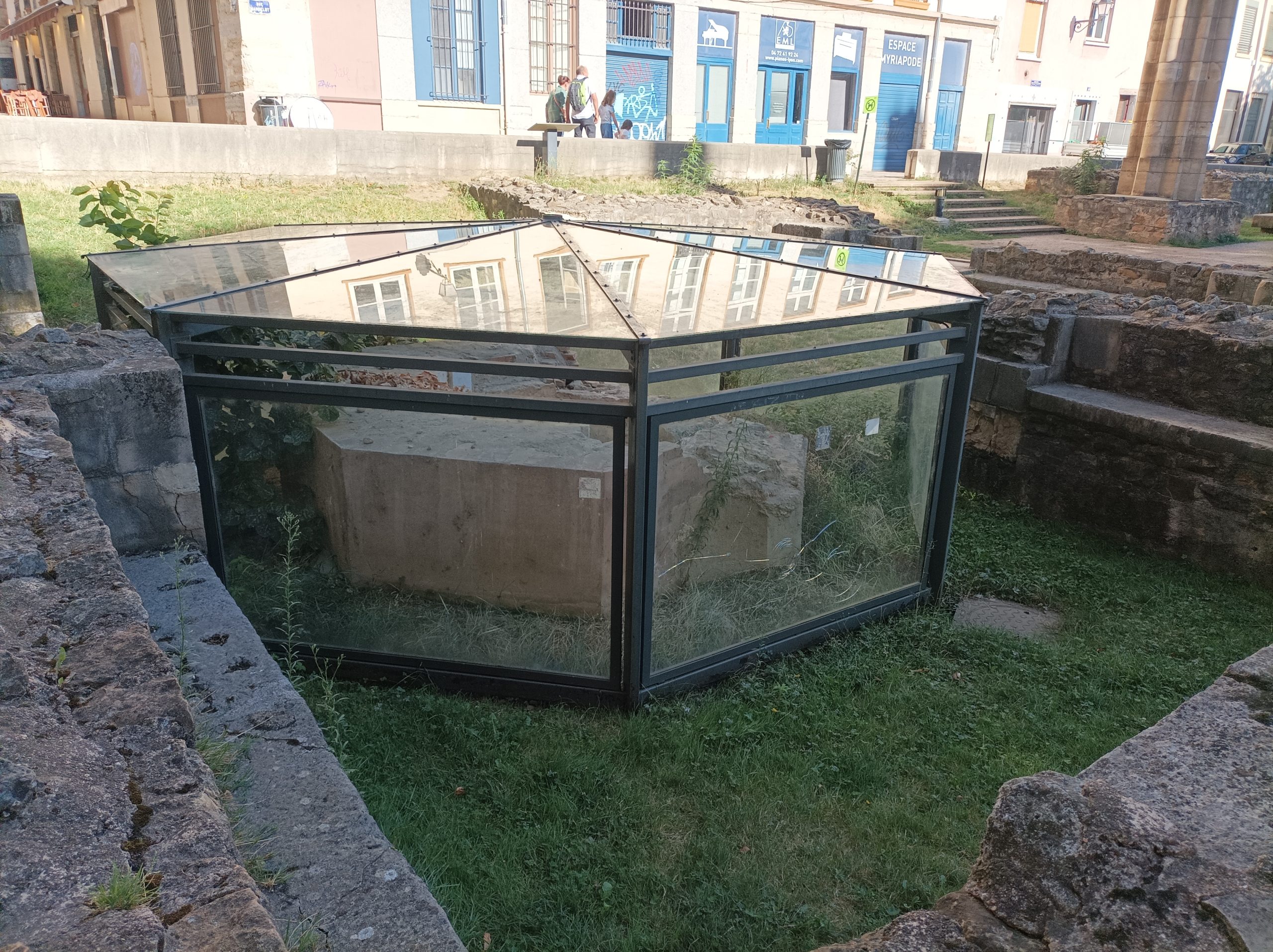 Guided tour in Lyon, Romain Bouchaud