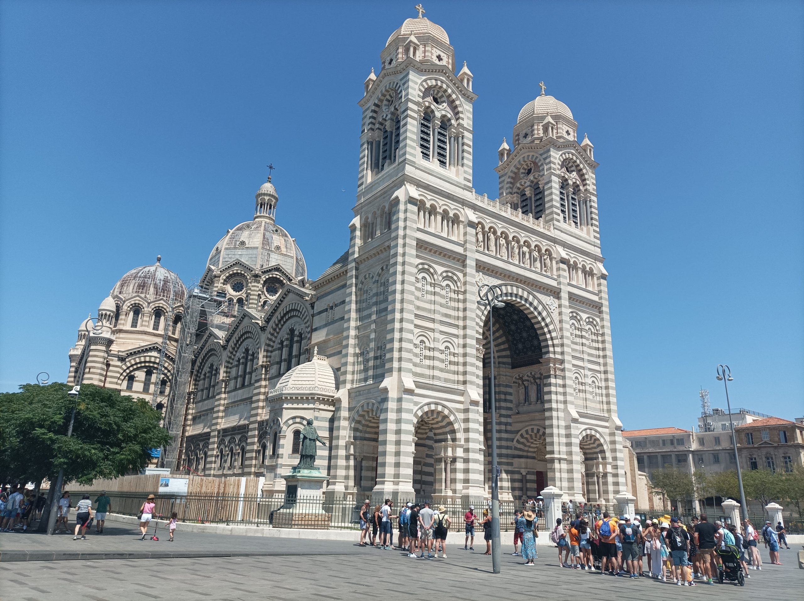 Guided tour in Marseille, Romain Bouchaud