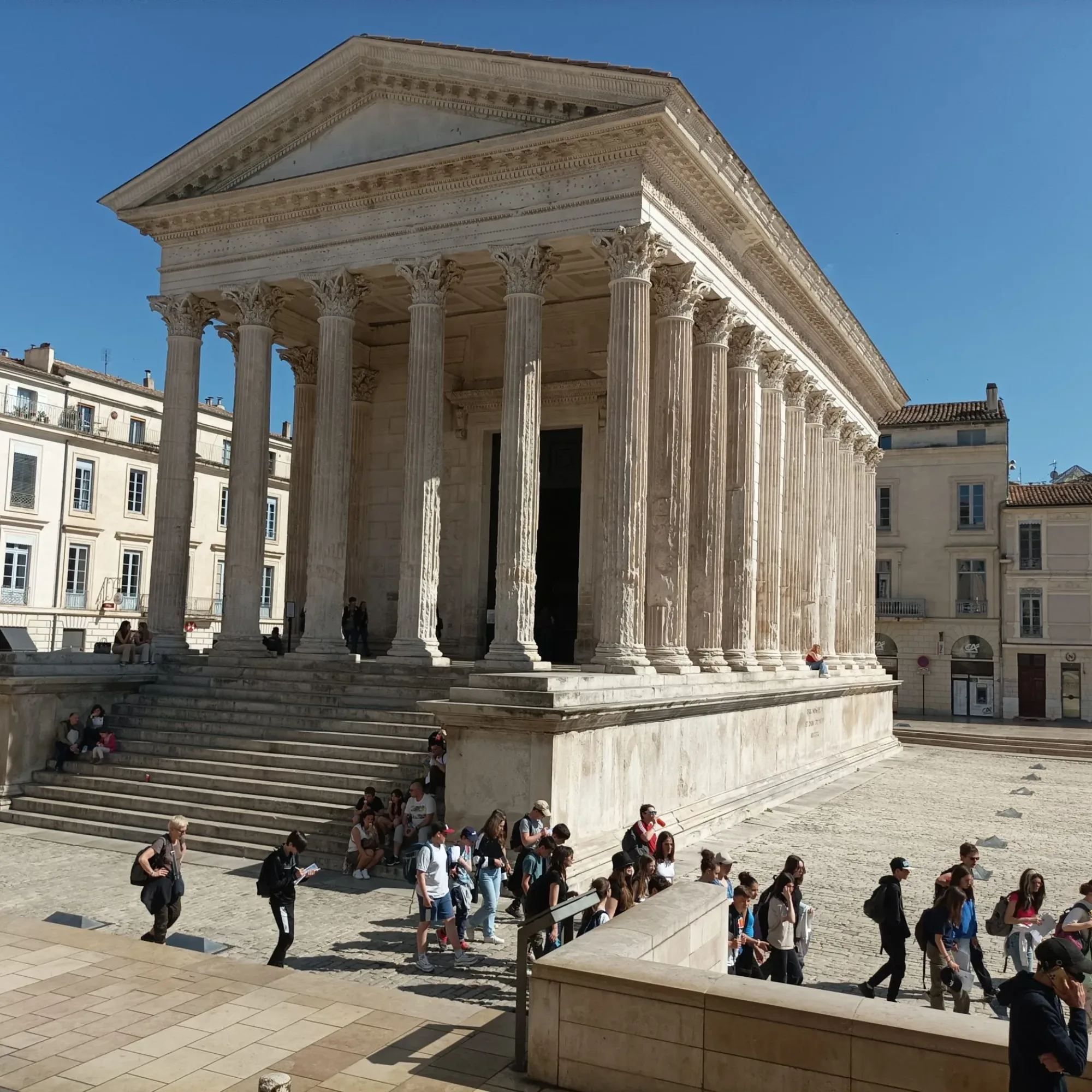 Sylvie : tour guide in Nîmes