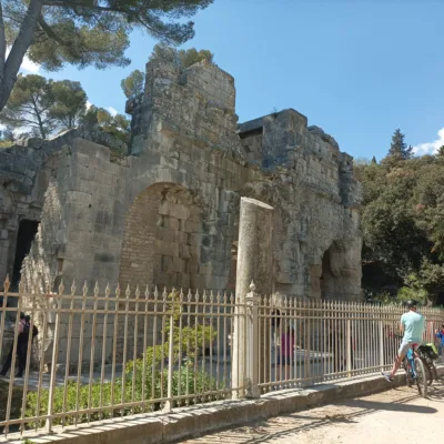 Passeio a Arles e Nîmes – 8 horas