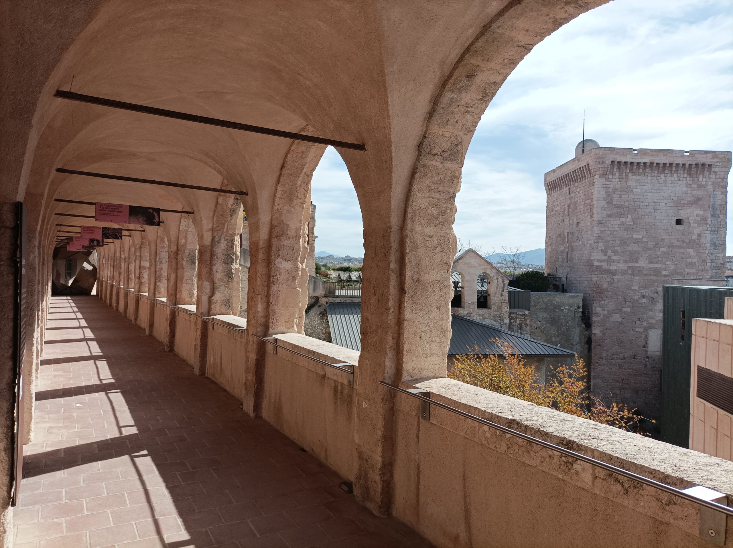 Guided tour in Marseille, Romain Bouchaud