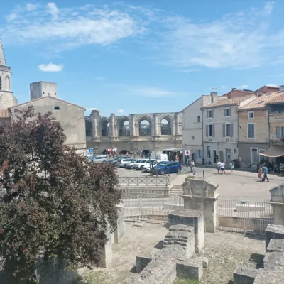 Tour to Arles and Pont du Gard – 8 hours