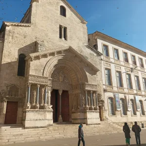 Tour to Arles and Les Baux-de-Provence – 8 hours