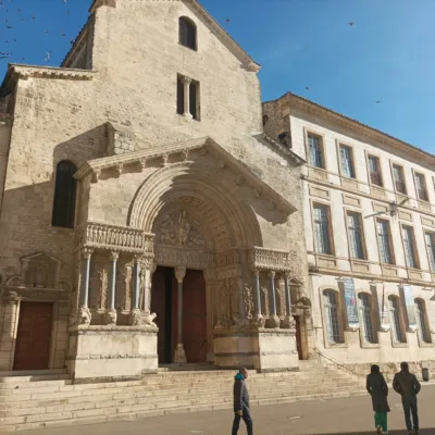 Tour to Arles and Les Baux-de-Provence – 8 hours