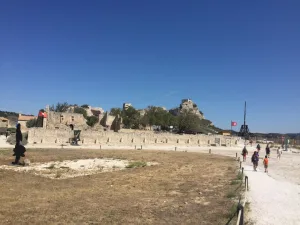 Guided tour in Les Baux-de-Provence, Romain Bouchaud