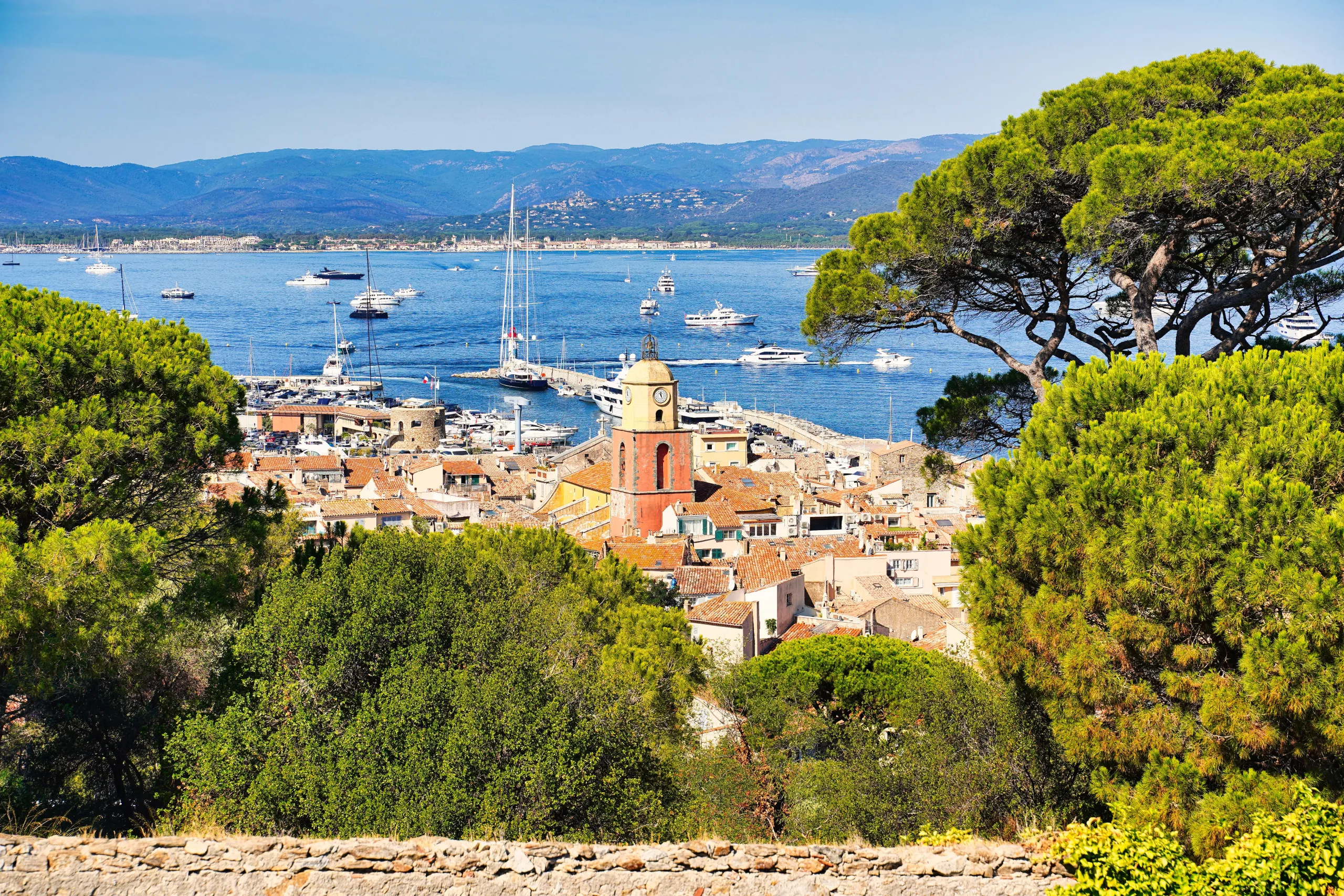 Przewodnik po Saint-Tropez, Romain Bouchaud