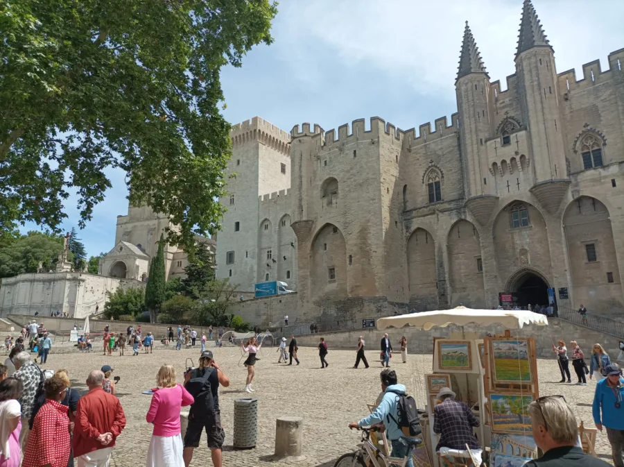 Guided tour in Avignon, Romain Bouchaud