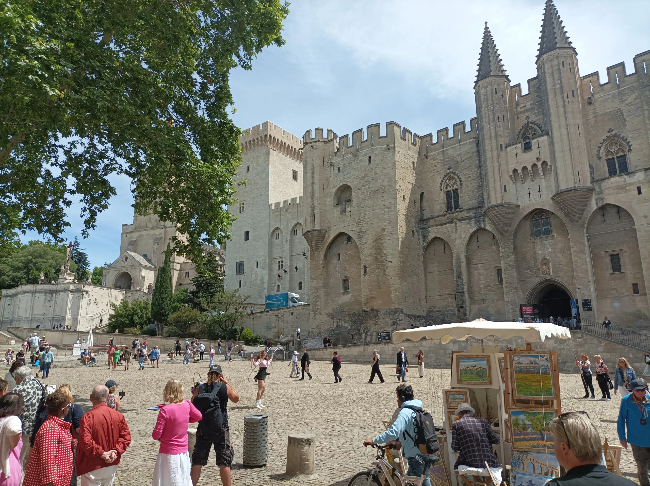 Guided tour in Avignon, Romain Bouchaud