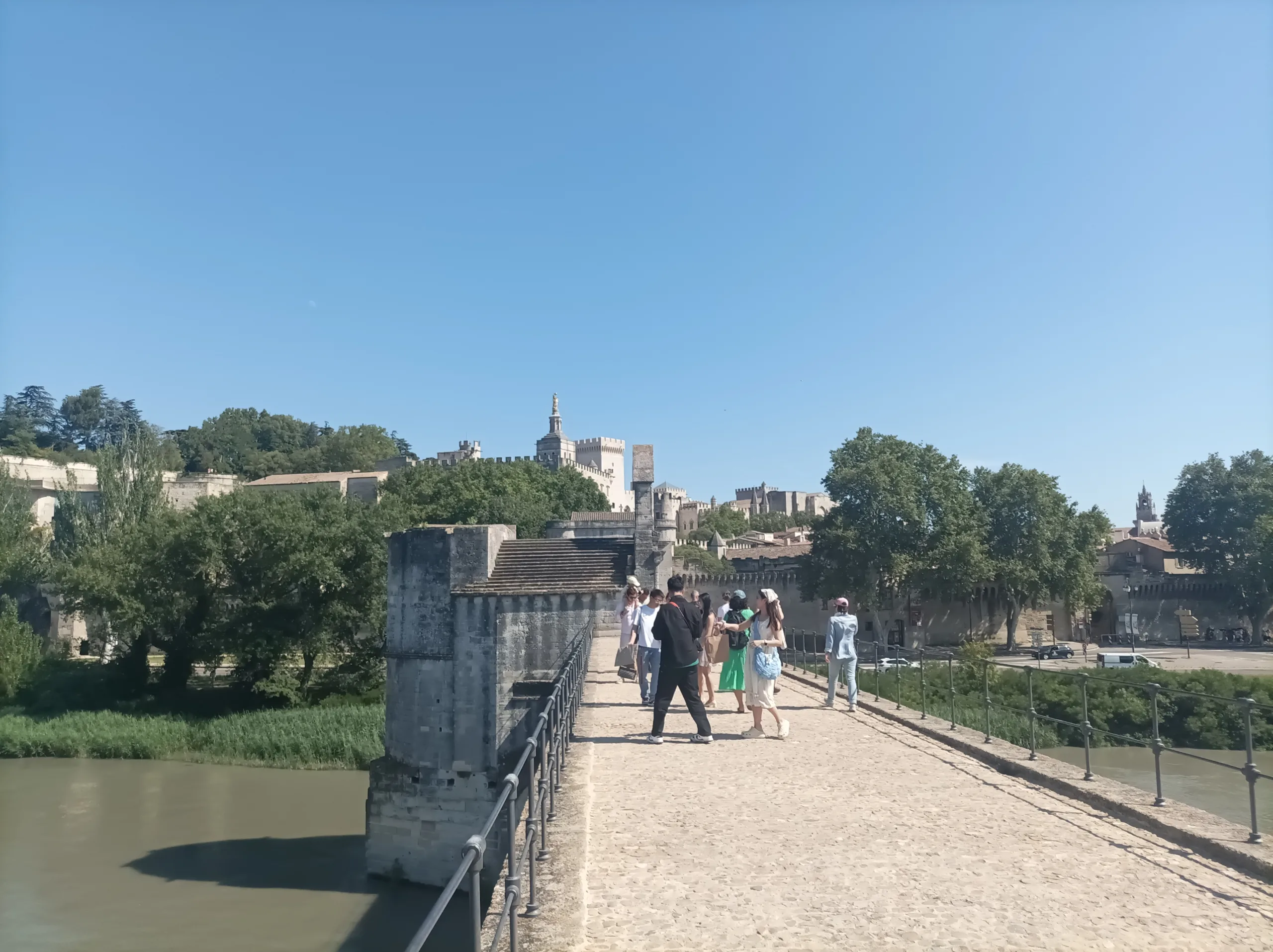 Wycieczka do Awinionu, Romain Bouchaud