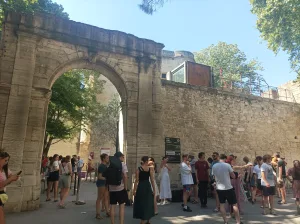 Guided tour in Avignon, Romain Bouchaud