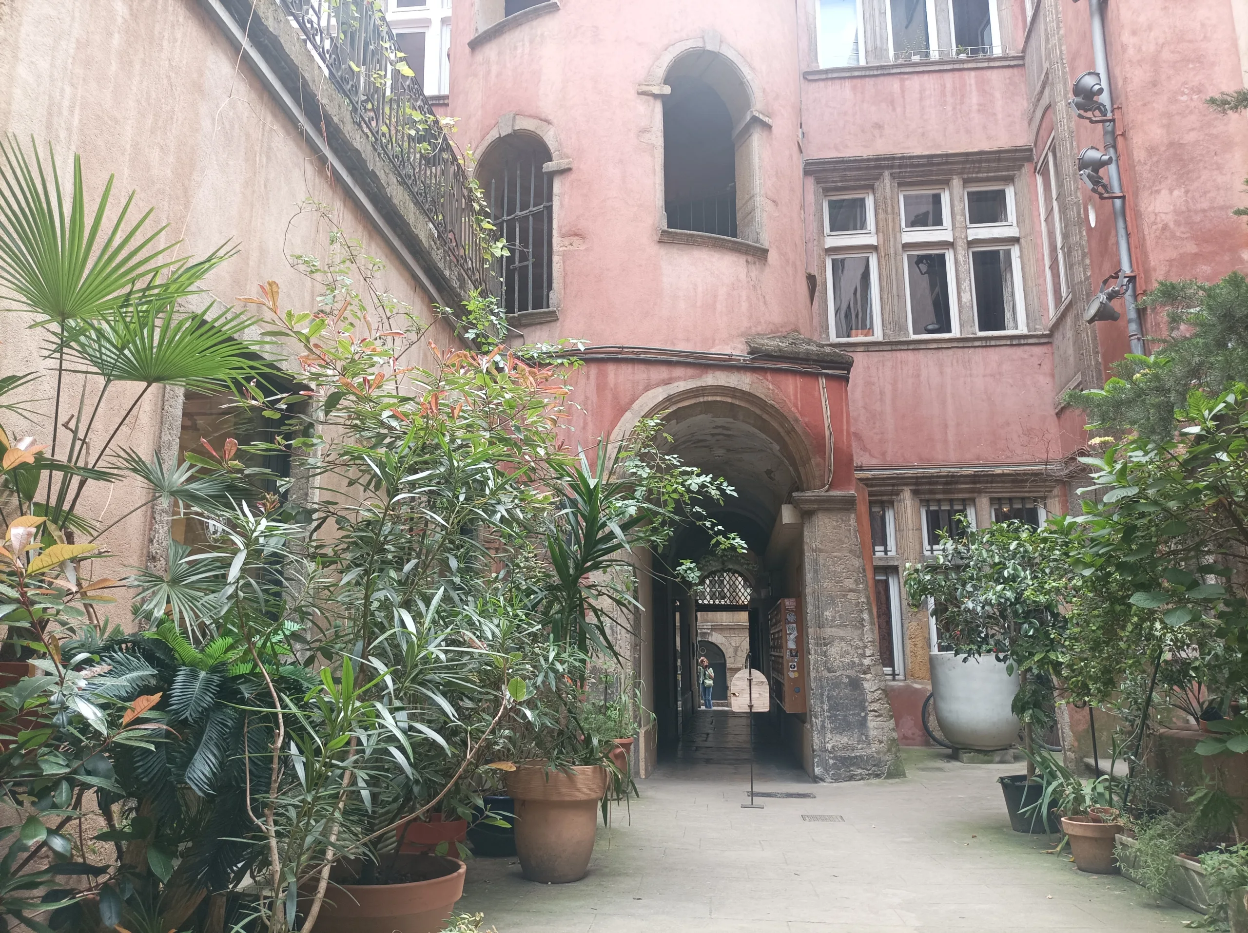 Guided tour in Lyon, Romain Bouchaud