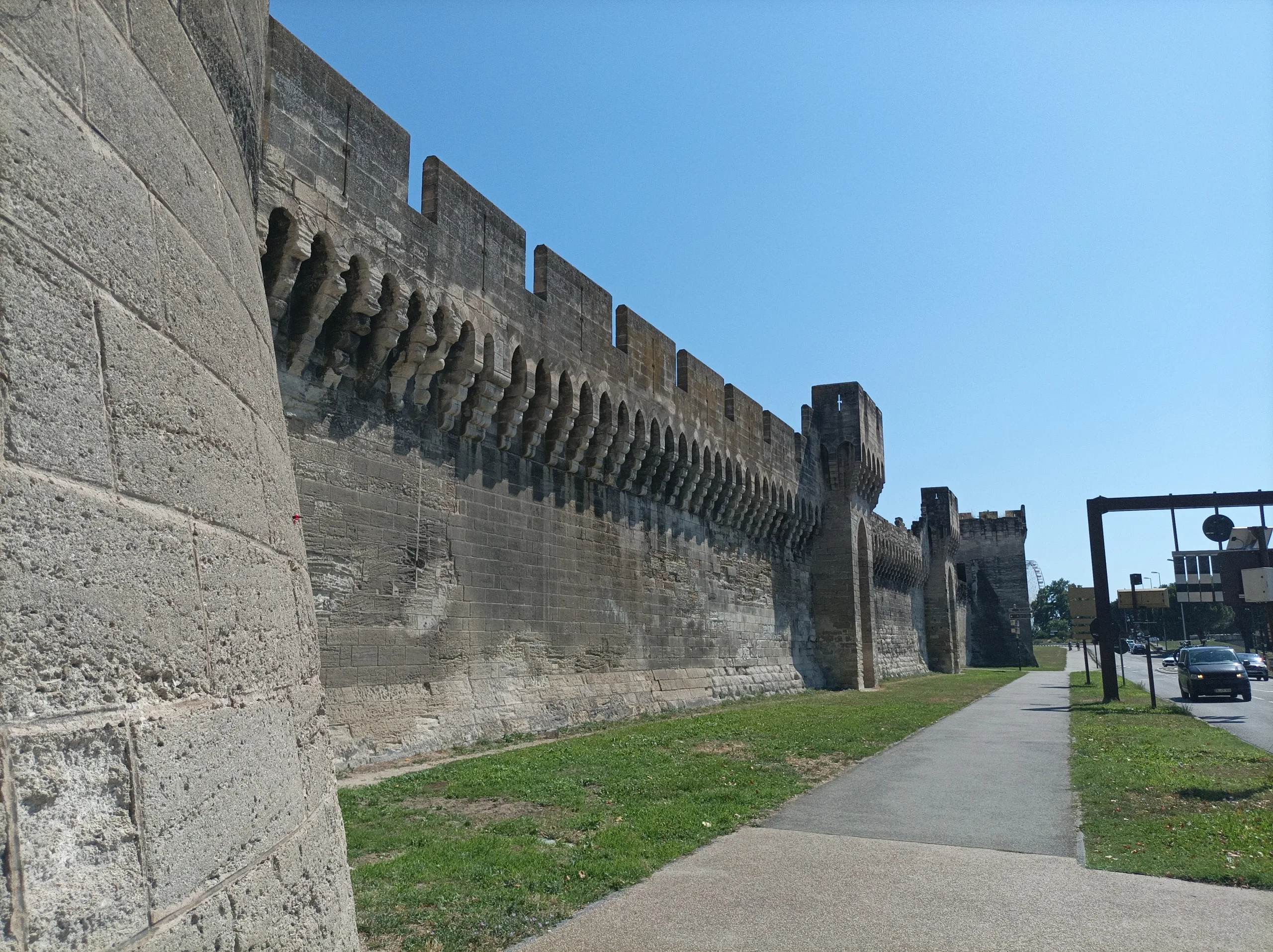 You are currently viewing The walls of Avignon