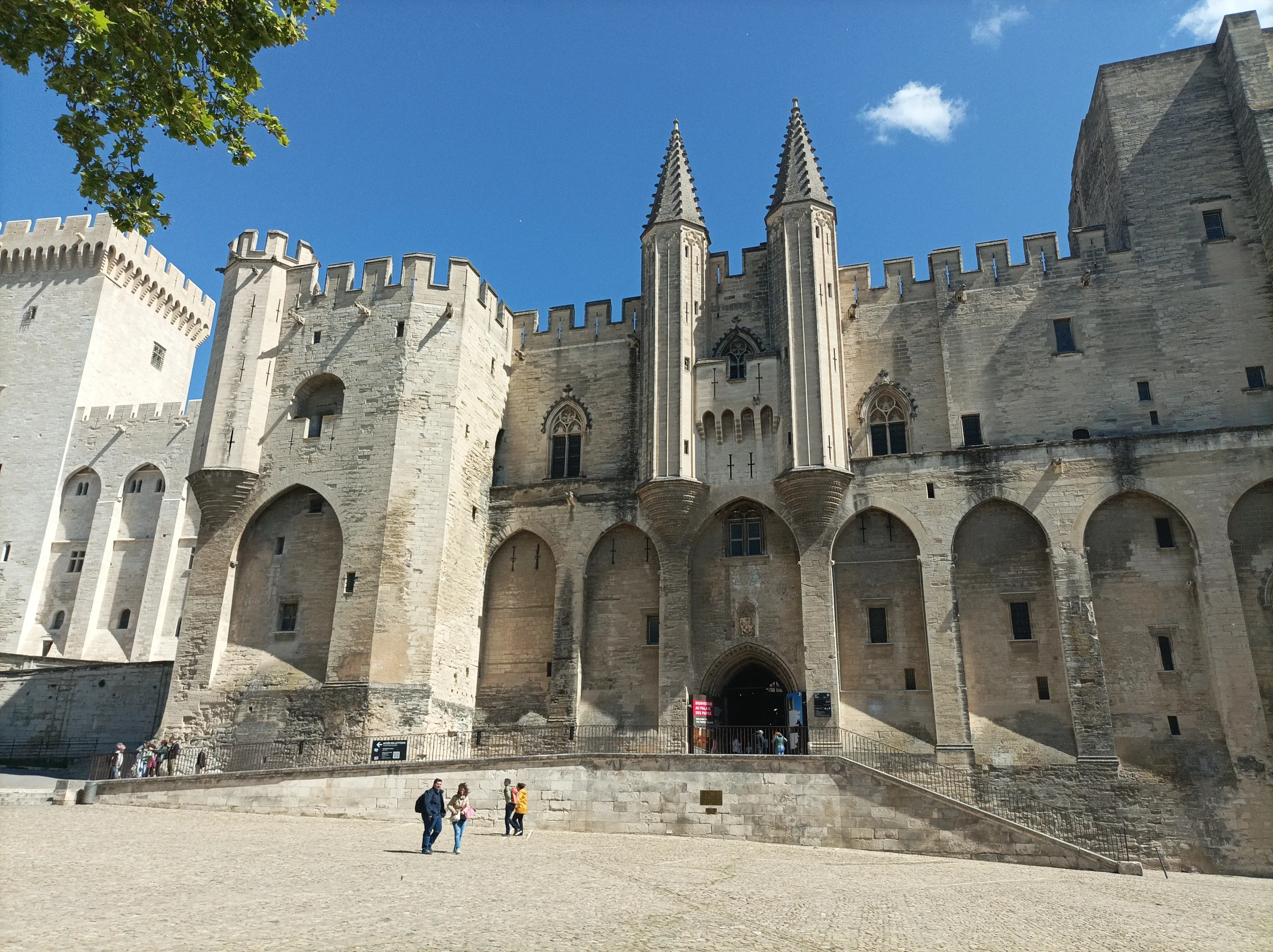 You are currently viewing Visit Avignon